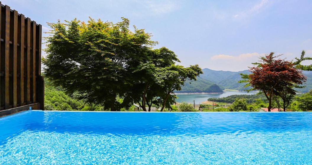 Penatess Pool Villa Chungju Luaran gambar