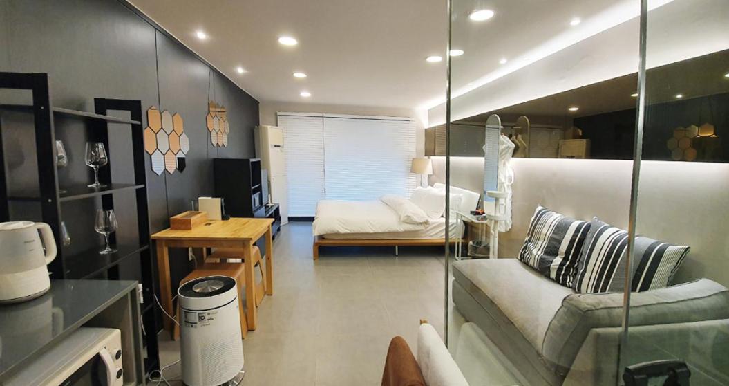 Penatess Pool Villa Chungju Luaran gambar