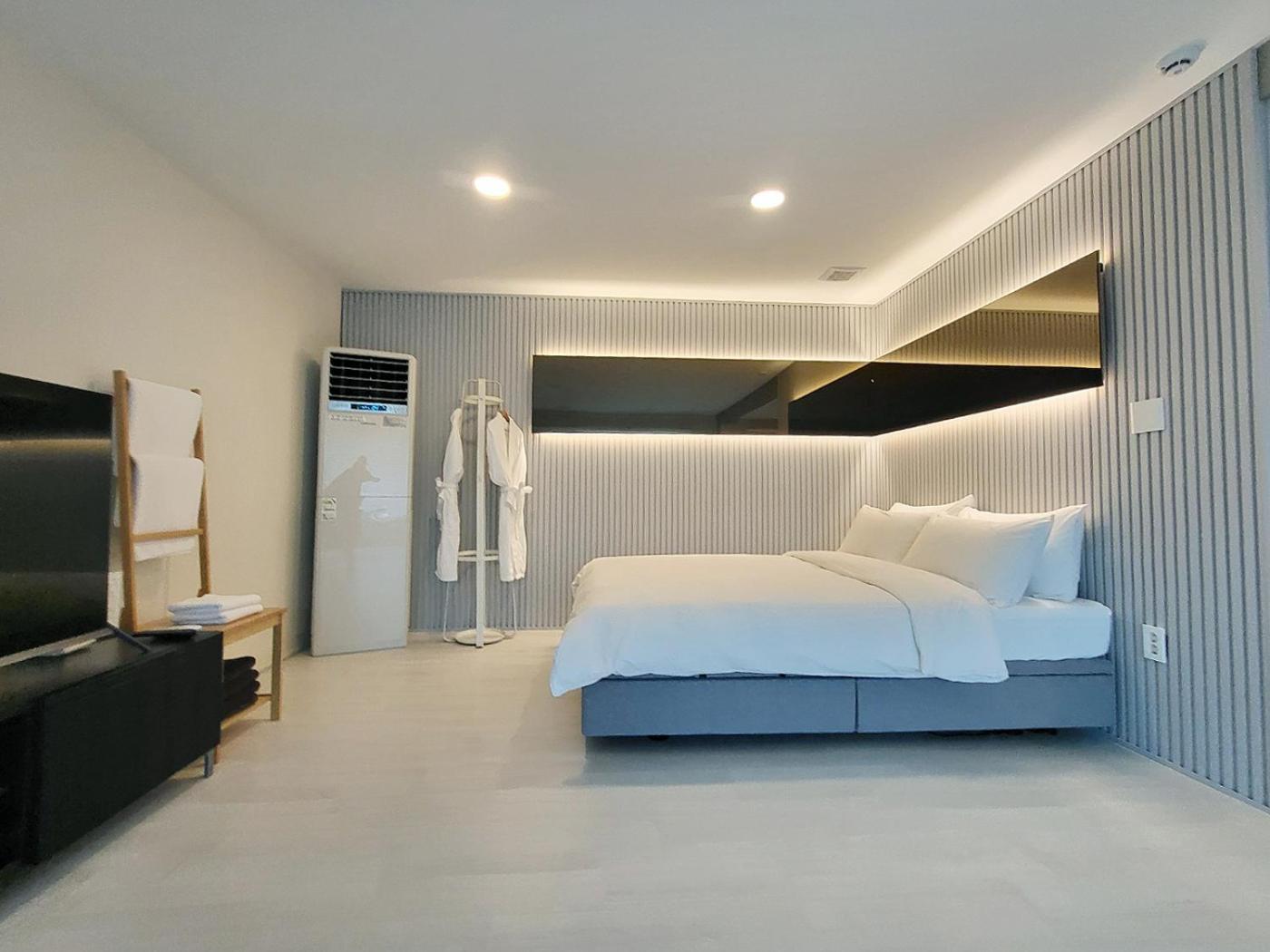 Penatess Pool Villa Chungju Luaran gambar