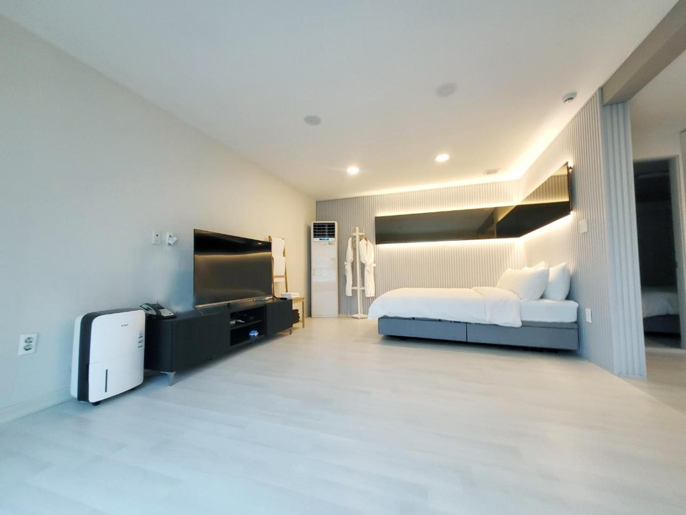 Penatess Pool Villa Chungju Luaran gambar