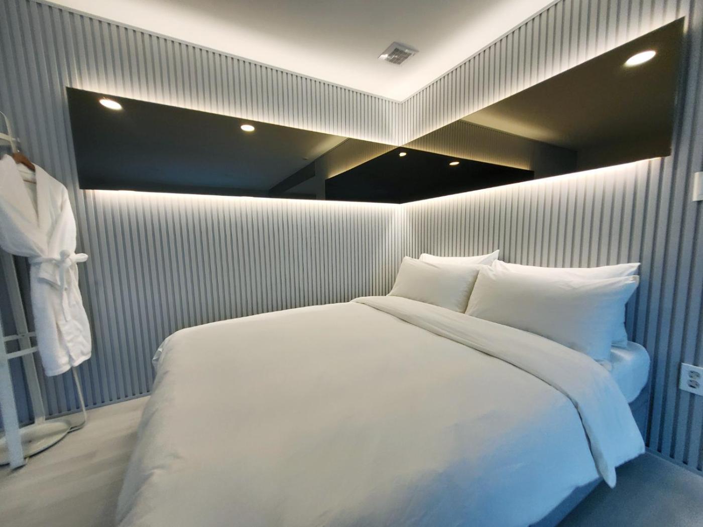 Penatess Pool Villa Chungju Luaran gambar
