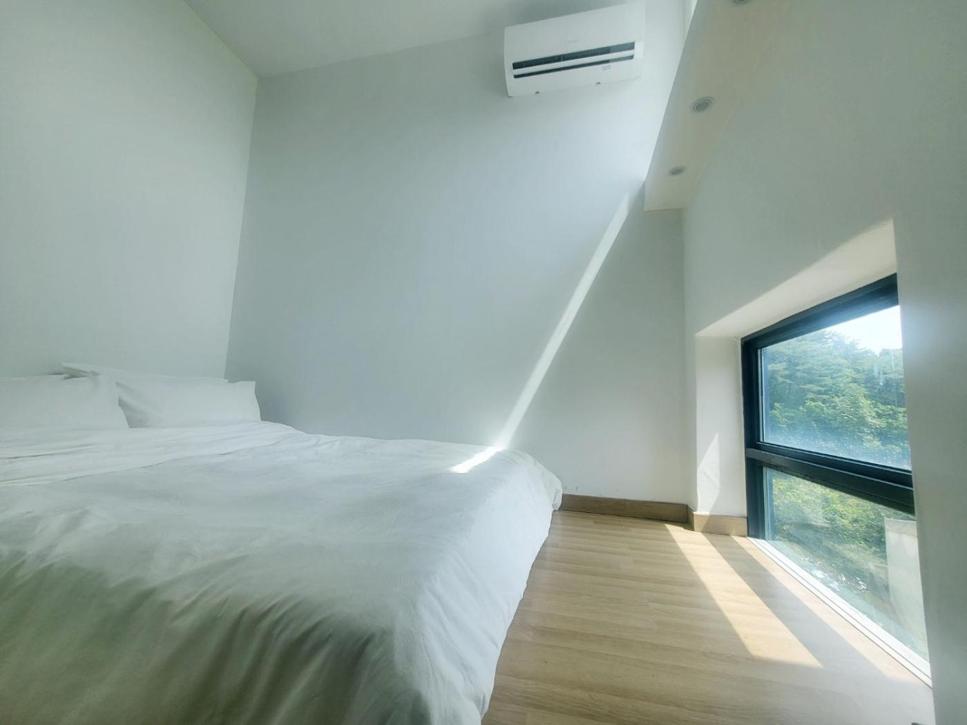 Penatess Pool Villa Chungju Luaran gambar
