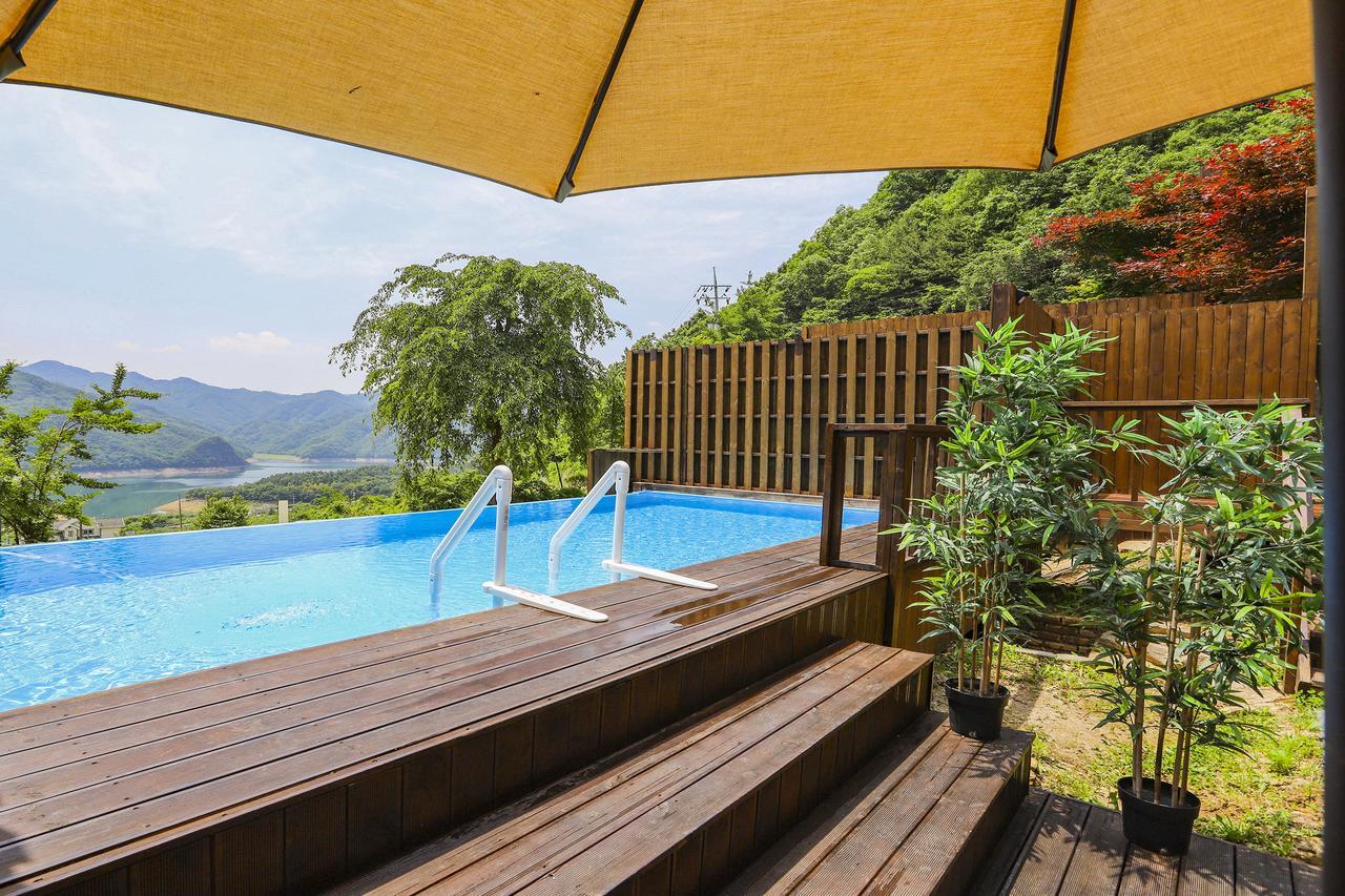 Penatess Pool Villa Chungju Luaran gambar