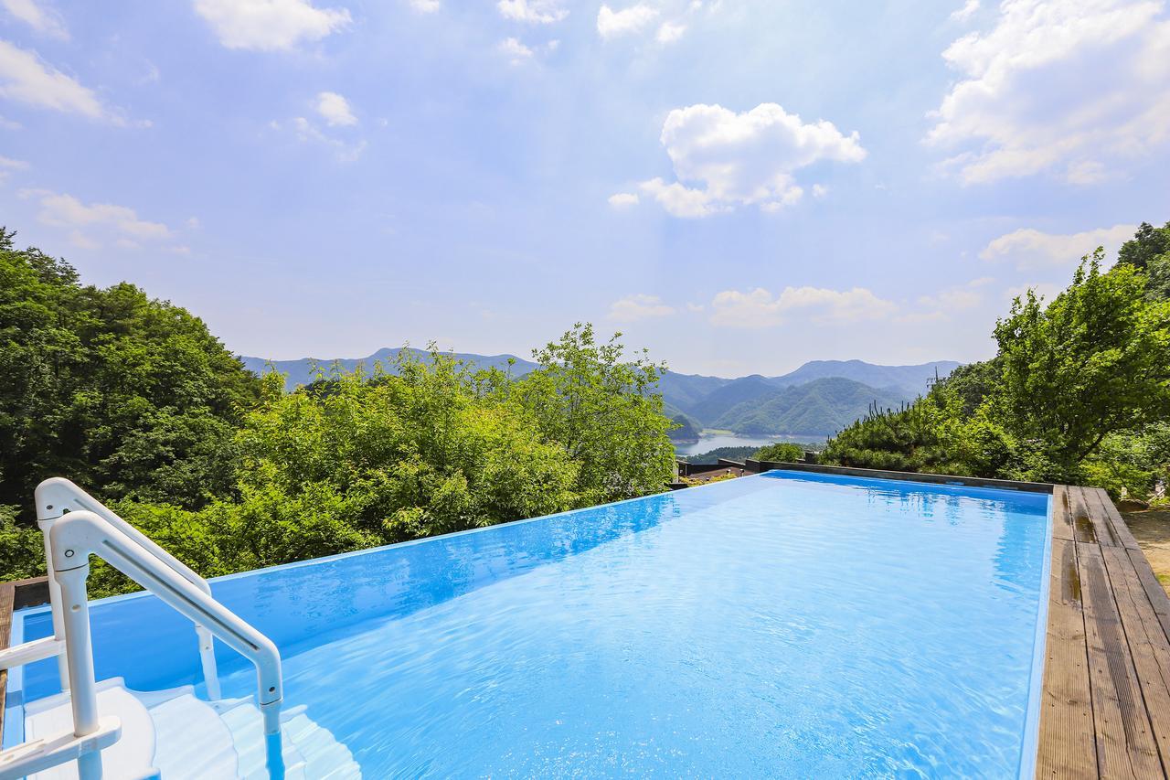Penatess Pool Villa Chungju Luaran gambar