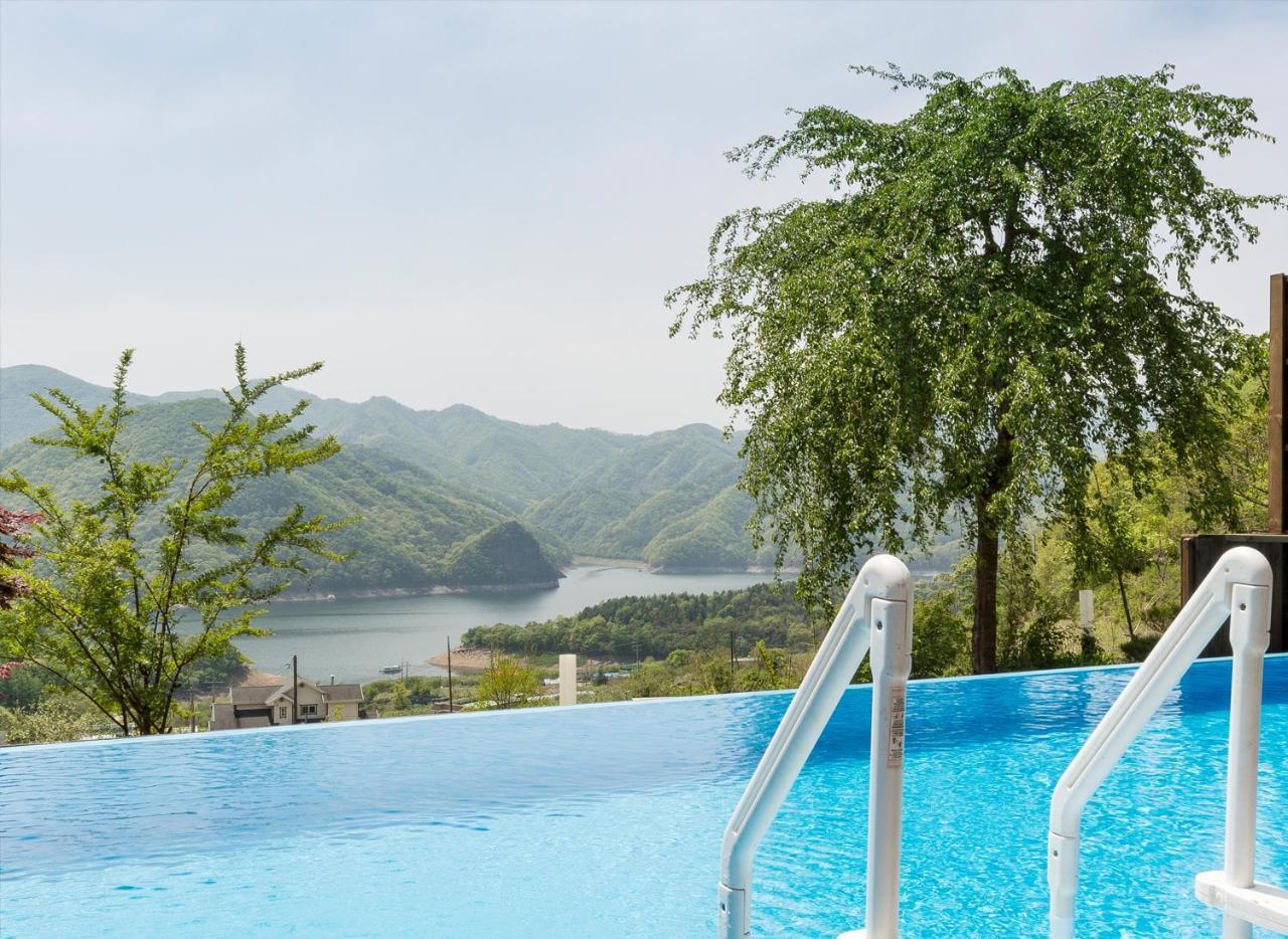 Penatess Pool Villa Chungju Luaran gambar