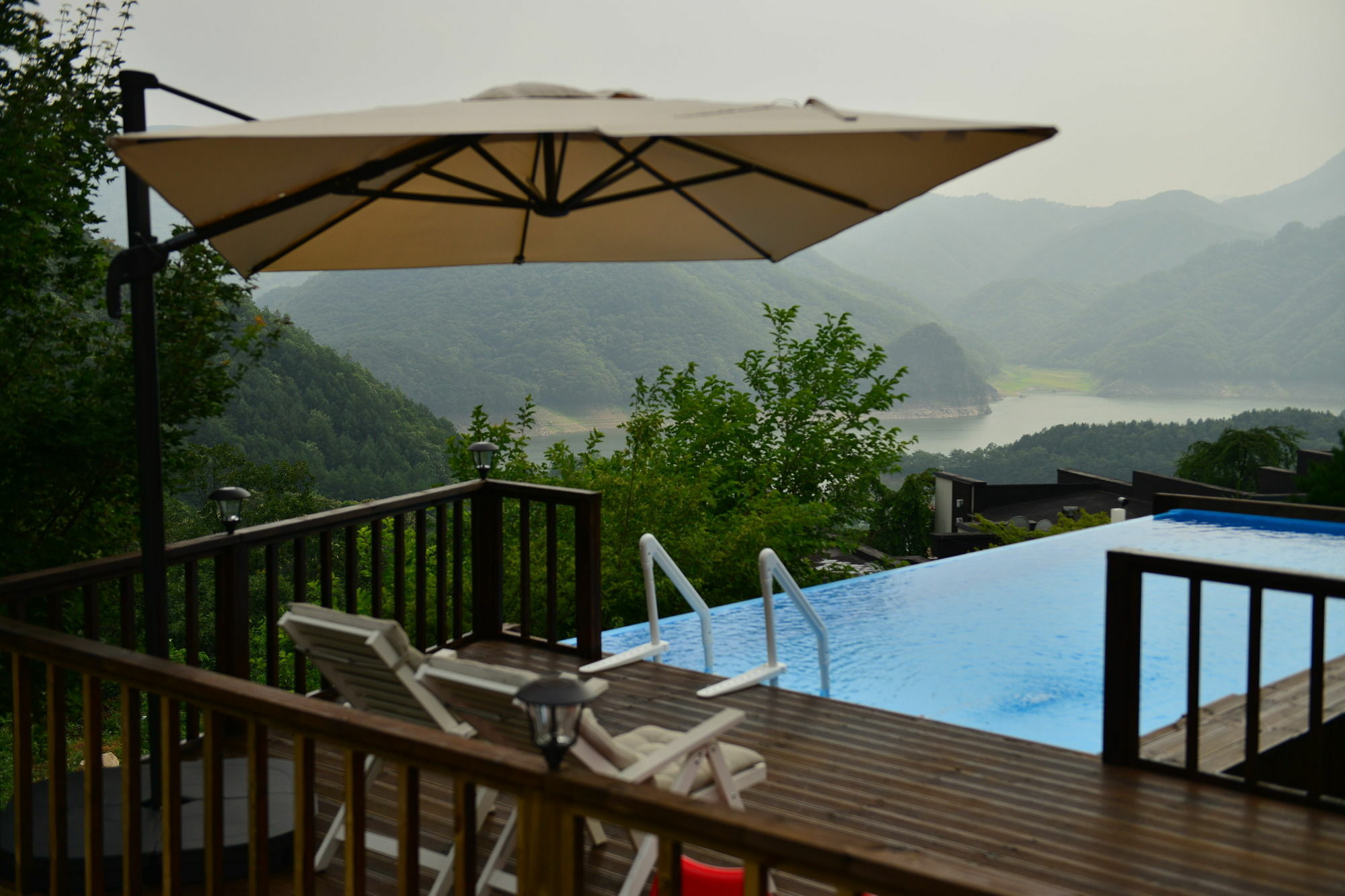 Penatess Pool Villa Chungju Luaran gambar